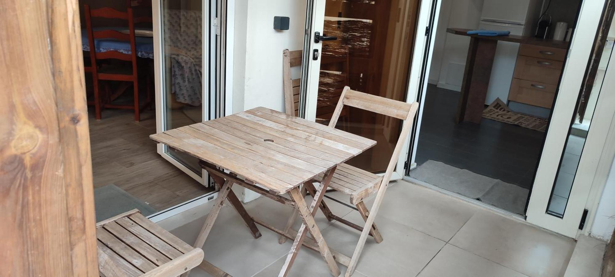 Apartment T2 Climatise Independant Avec Terrasse Centre A 3 Minutes Des Plages Et Des Rue Pietones *