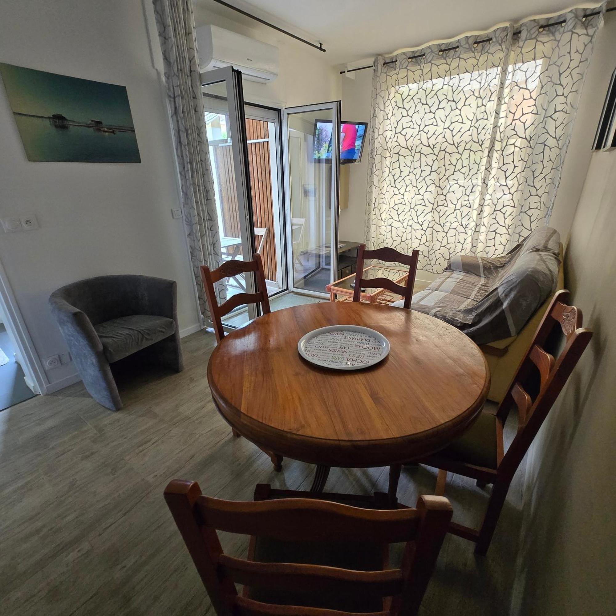 T2 Climatise Independant Avec Terrasse Centre A 3 Minutes Des Plages Et Des Rue Pietones Apartment *